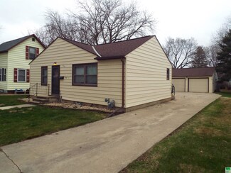 206 6th Ave, Sibley, IA 51249