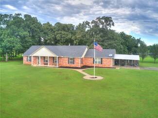 1403 E 7th St, Stroud, OK 74079