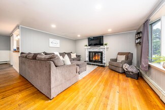 89 County Seat St, Hyannis, MA 02601