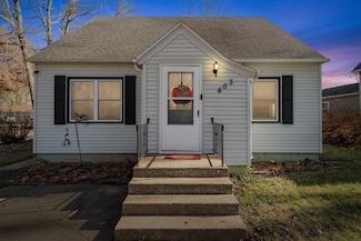 403 2nd St S, Coggon, IA 52218