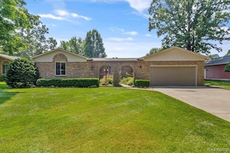 8400 Oak Shade Ct, Davison, MI 48423