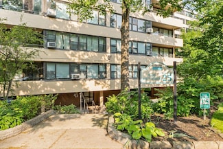 9-05 166th St Unit 4A, Whitestone, NY 11357