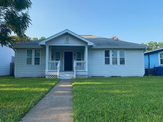 718 13th Ave N, Texas City, TX 77590