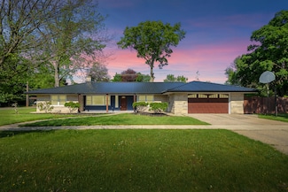 900 Elm St, Three Rivers, MI 49093