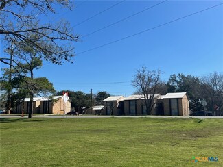 903 S Magnolia Ave Unit 3, Luling, TX 78648