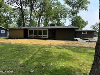 1271 Forest Dr, Lima, OH 45805