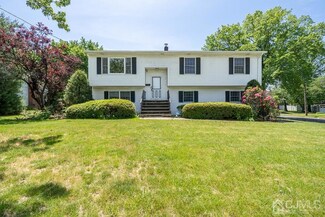 204 Maple St, Middlesex, NJ 08846