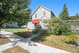 803 Forest Ave, Frankfort, MI 49635