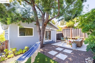 2726 Madeline St, Oakland, CA 94602