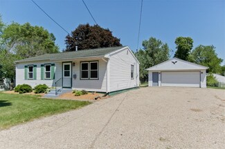 5645 Vermont St SW, Cedar Rapids, IA 52404