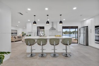 7030 SW 9th St, Plantation, FL 33317