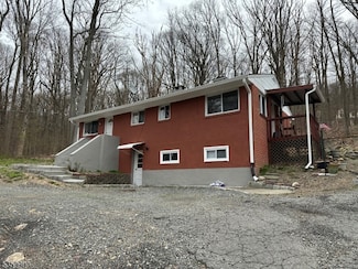 125 Longwood Lake Rd, Oak Ridge, NJ 07438