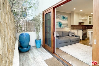 828 5th St Unit 5, Santa Monica, CA 90403