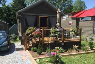 29 Vista Pond Ln, Flat Rock, NC 28731