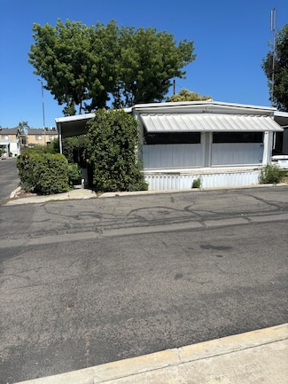 820 S Chinowth St Unit 72, Visalia, CA 93277