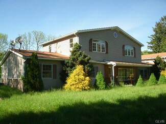 3066 Mountain View Dr, Bath, PA 18014