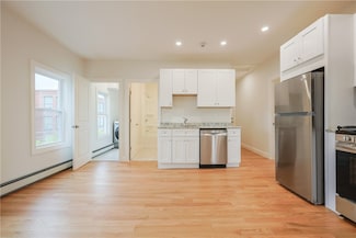 529 Wood St 4th Floor St Unit 4, Bristol, RI 02809