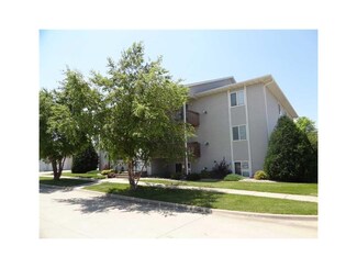 110 Vicky Ln Unit 5, Williamsburg, IA 52361