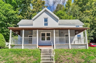 30 Park Rd E, Castile, NY 14427