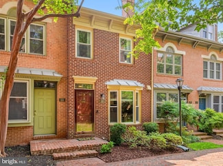 535 Colecroft Ct, Alexandria, VA 22314