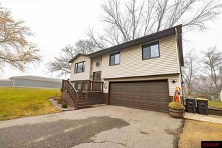 109 Pilgrim St, Saint Clair, MN 56080