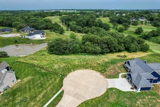 2975 Hickory Cir, Pella, IA 50219