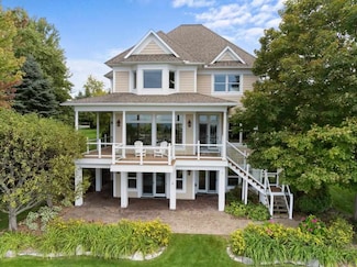 902 Bluffs Ct, Bay Harbor, MI 49770