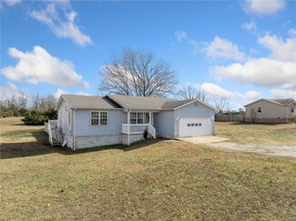 5295 Crestwood St, Harrison, AR 72601