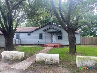 46 College St, Lolita, TX 77971