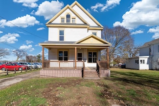 207 12th Ave W, Menomonie, WI 54751