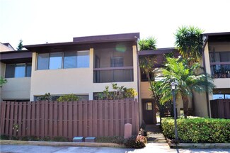 750 N Village Dr N Unit 205, Saint Petersburg, FL 33716