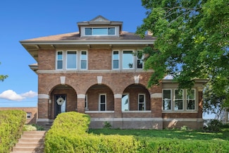 583 Fenelon Place, Dubuque, IA 52001