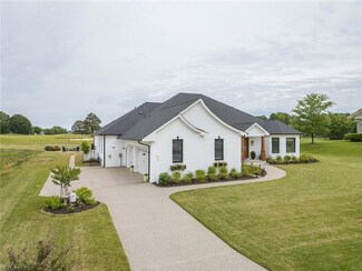 1430 Cypress Creek Pkwy, Smithfield, VA 23430