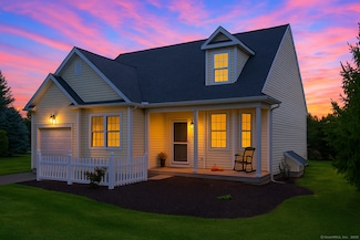 6 Strawberry Ln, East Hartford, CT 06118