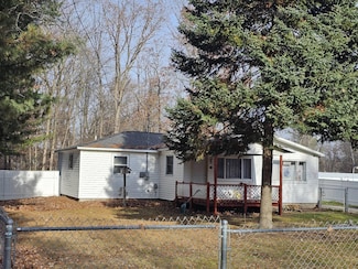 6361 Robin Dr, Harrison, MI 48625