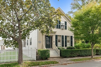 121 Green St, Fairhaven, MA 02719