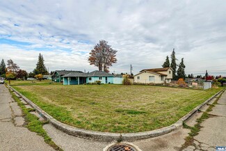 805 W 13th St, Port Angeles, WA 98363
