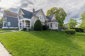 20 Russell Ave, Nashua, NH 03060