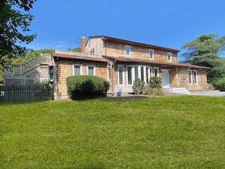 13 Buttercup Ln, Westhampton, NY 11977