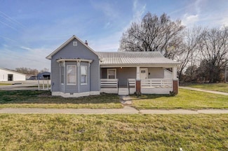252 Commercial St, Marshfield, MO 65706