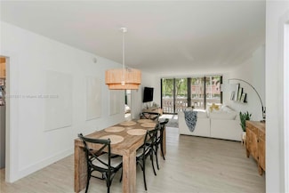 90 Edgewater Dr Unit 106, Coral Gables, FL 33133