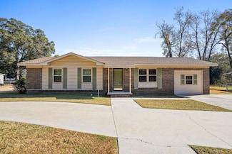 209 S Greenwood St, Geneva, AL 36340