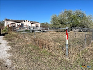 477 County Road 440, Stockdale, TX 78160