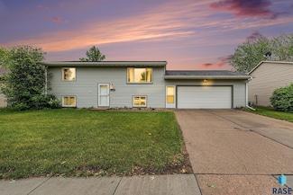 5909 W Bakker Park Dr, Sioux Falls, SD 57106