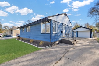 19 Mohawk Dr, Thornton, IL 60476