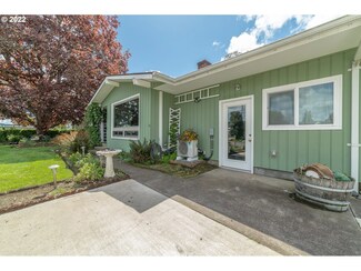 1419 Clark Ave, Cottage Grove, OR 97424