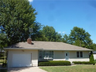 1203 W Maple St, Savannah, MO 64485