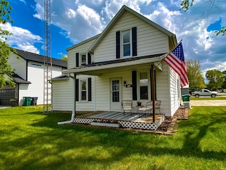 402 E Oxford St, Otterbein, IN 47970