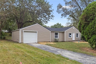 9806 Winkler Dr, Saint Louis, MO 63136