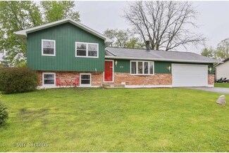 1619 Grand Ave, Crystal Lake, IL 60014